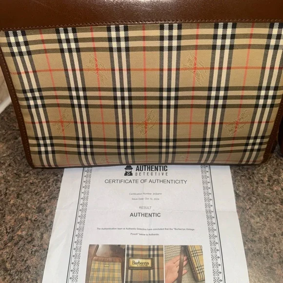 Burberrys vintage XL clutch/writslet EUC - Picture 2 of 5
